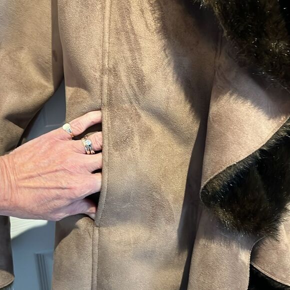 Regal Brown Faux‎ Fur Faux Suede Ruffle Front Coat Size M NWOT - Picture 7 of 13